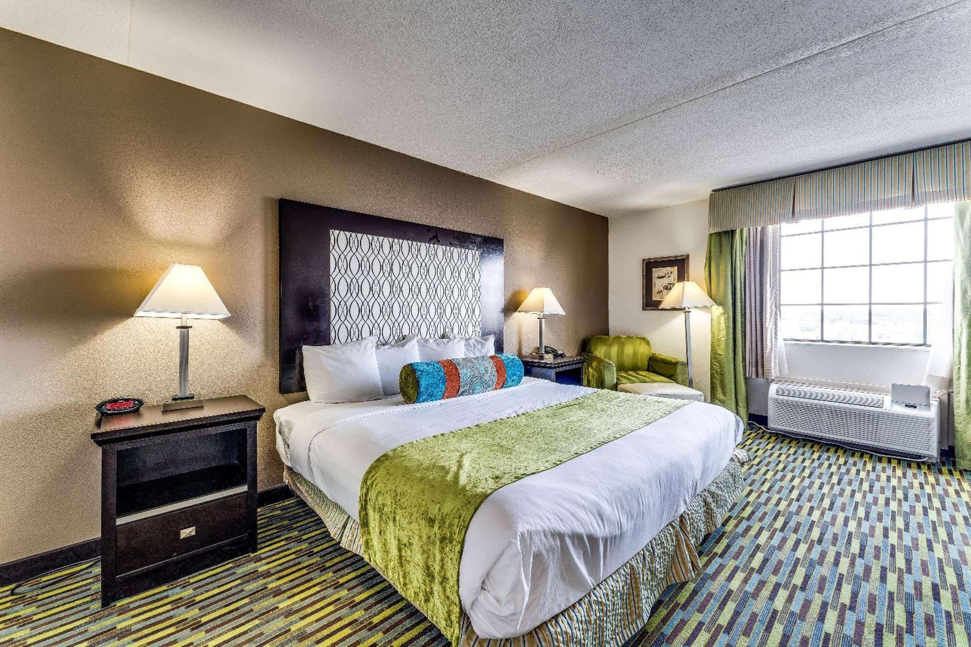 Hotel Wyndham Garden Wichita Downtown Exterior foto